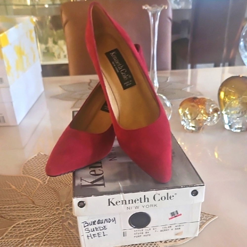 Kenneth COLE Pumps Size 7.5 Berry Color. Like New